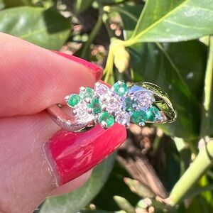 VINTAGE 14K WHITE GOLD DIAMOND & EMERALD CLUSTER WAVE BAND STYLE COCKTAIL RING